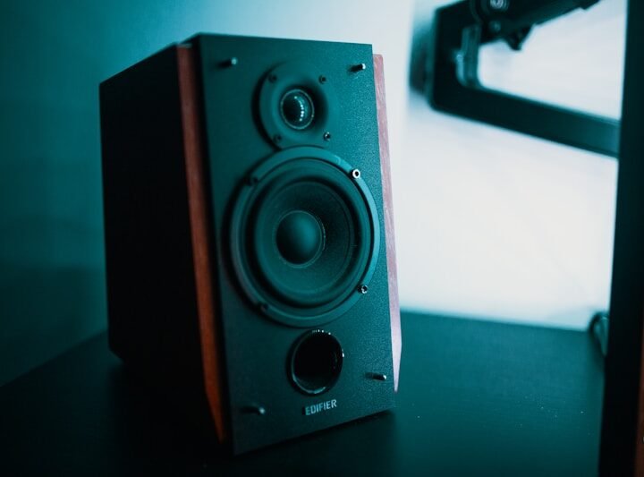 Review: DALI Oberon 5 — A Coluna de Chão que Faz Tudo Certo