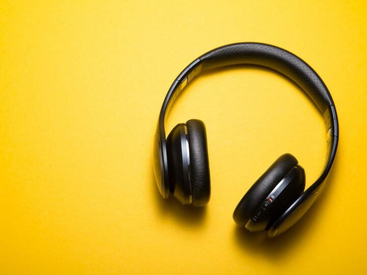 Fones para produção musical: como escolher o par certo para mixar e masterizar