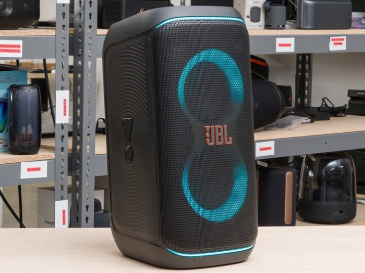 JBL PartyBox Club 120: 160 watts e show de luzes na party speaker que cabe no orçamento — mas não na mochila