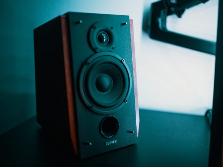 SVS R|Evolution: soundbar de 9 drivers com subwoofer wireless de 12 polegadas