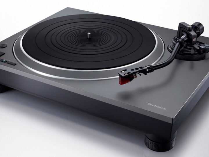 Technics SL-1500CS: o motor Delta Sigma Drive desce para a linha mais acessível e traz Ortofon 2M Red de fábrica