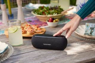Harman Kardon Luna: a caixa Bluetooth compacta com alma premium que soa melhor do que o tamanho sugere — mas cobra caro pela grife
