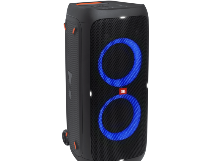 JBL PartyBox 310: 240 watts e rodinhas para levar a festa a qualquer lugar — mas o grave tropeça no volume máximo