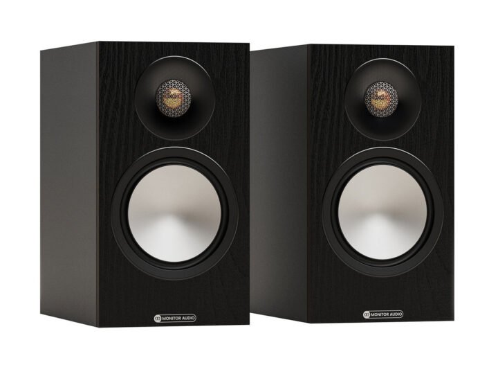 Monitor Audio Bronze 50: a bookshelf britânica de sétima geração que faz o tweeter gold dome cantar — se você der amplificação à altura