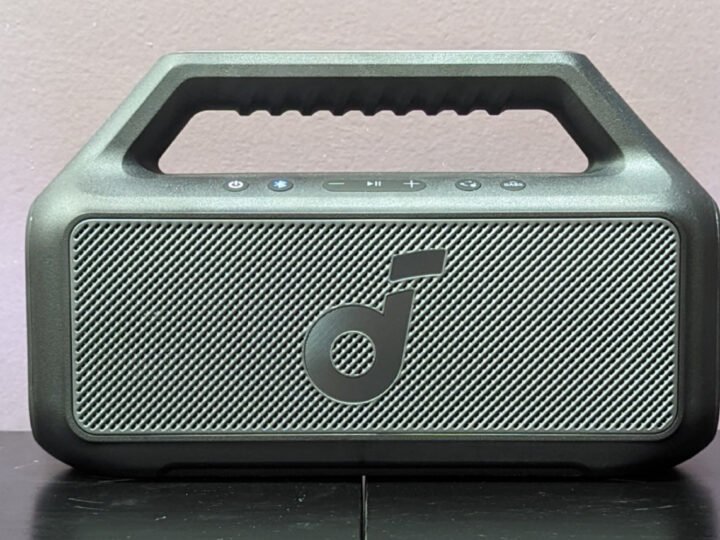 Soundcore Boom 2: 80 watts de grave com BassUp, IPX7 e luzes RGB por menos de R$ 850