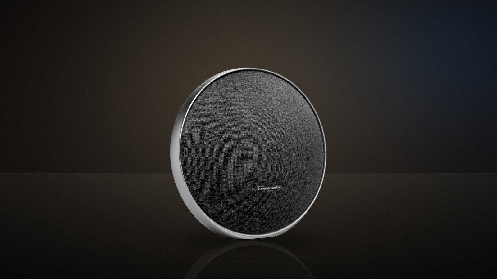 Harman Kardon Onyx Studio 9 em composição editorial do Guia do Áudio a partir da foto real do produto
