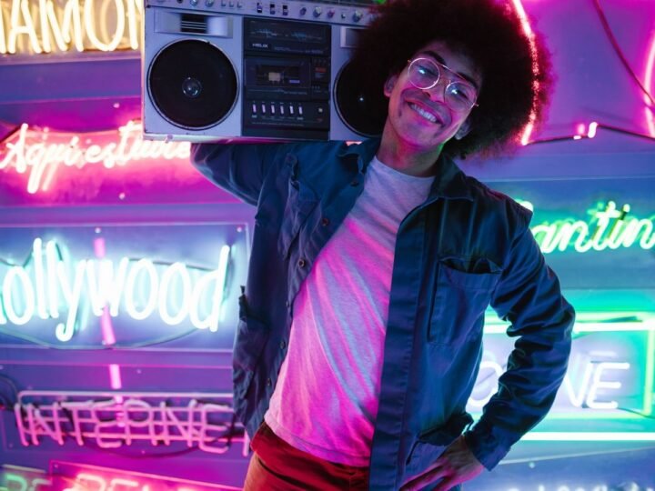 Philips Moving Sound 2026: a ressurreição neon da era dos boomboxes