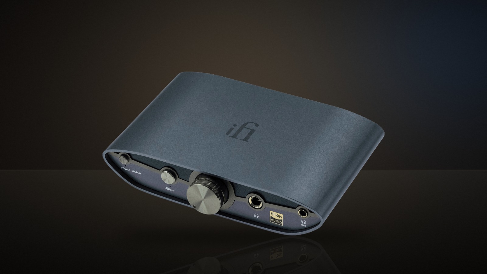 iFi Zen DAC 3 em composição editorial do Guia do Áudio a partir da foto real do produto