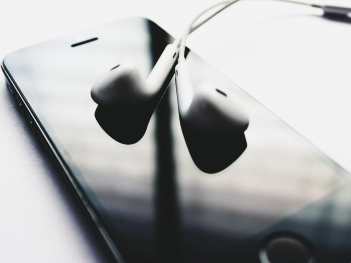 5 melhores IEMs até R$ 500 em 2026: som audiófilo por pouco dinheiro