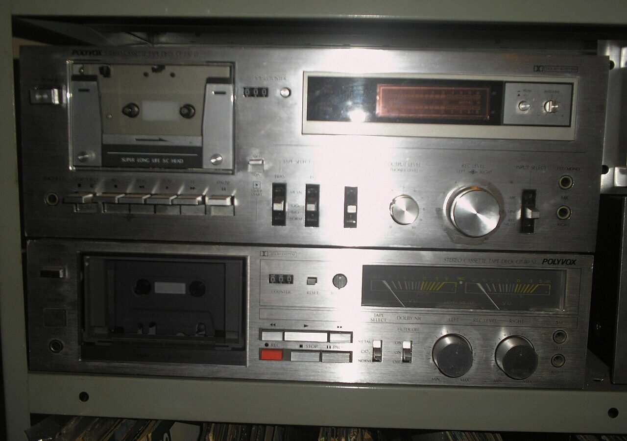 Tape deck Polyvox vintage, marca adquirida pela Gradiente em 1979