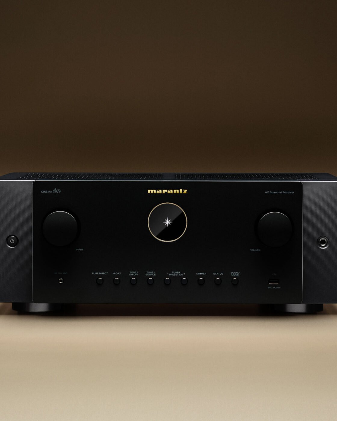 Receiver de home theater Marantz Cinema 60 preto visto de cima