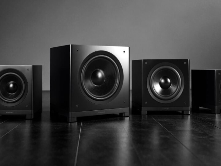 Wharfedale Nova: nova linha de subwoofers de 8 a 15 polegadas aposta em radiador passivo e EQ dinâmico