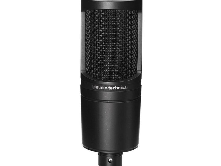 Audio-Technica AT2020 vale a pena em 2026? Análise da ficha técnica do microfone condensador XLR
