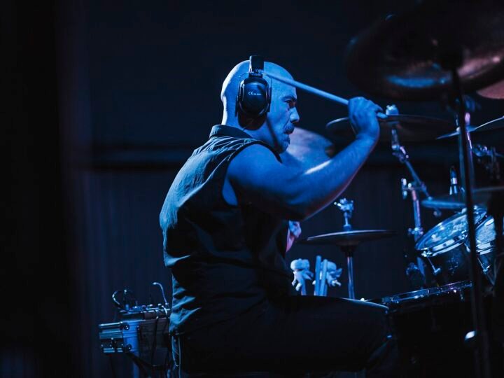 Como escolher fone para baterista e músico: isolamento, IEM, headphone isolante e protetor com filtro