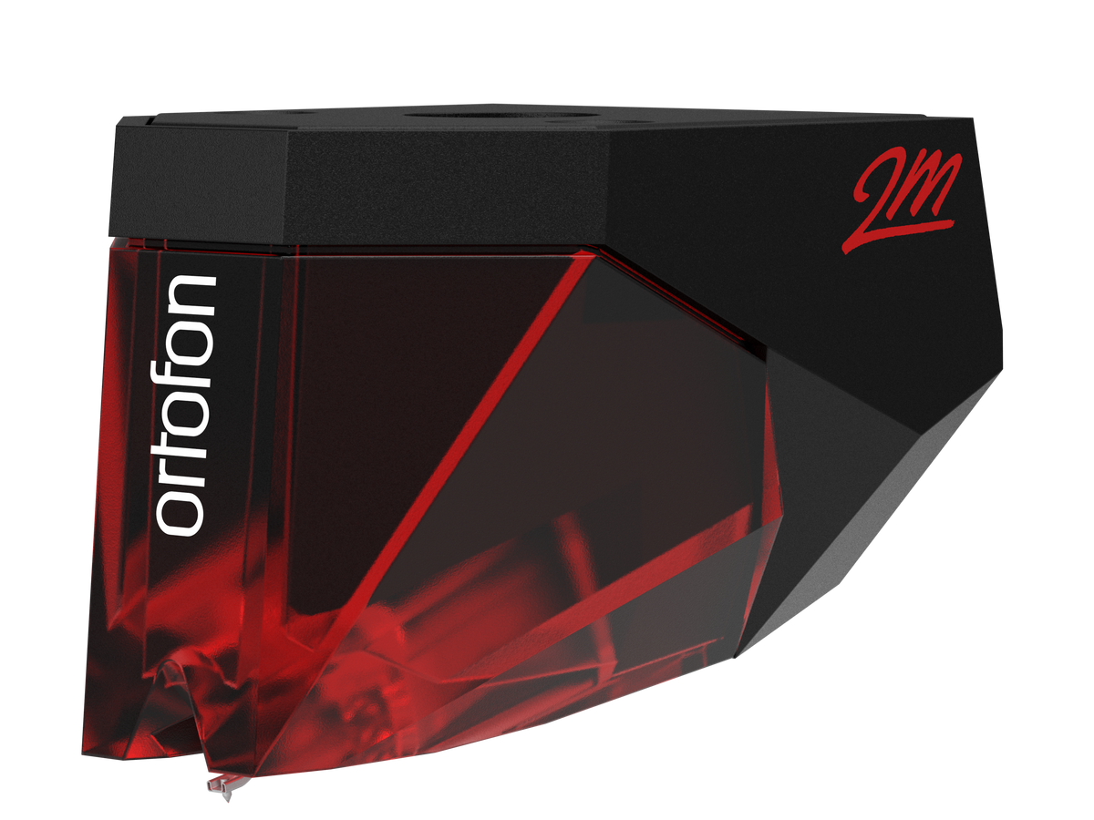Cápsula de toca-discos Ortofon 2M Red, de corpo vermelho, vista em ângulo