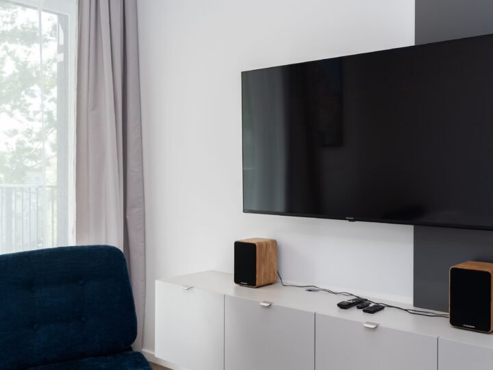 Como ligar a TV a um amplificador ou caixas hi-fi: HDMI ARC/eARC, óptico, conversor DAC e Bluetooth