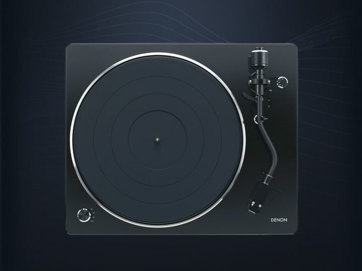 Denon DP-400 vale a pena em 2026? Análise da ficha técnica do toca-discos com pré de phono e 78 rpm