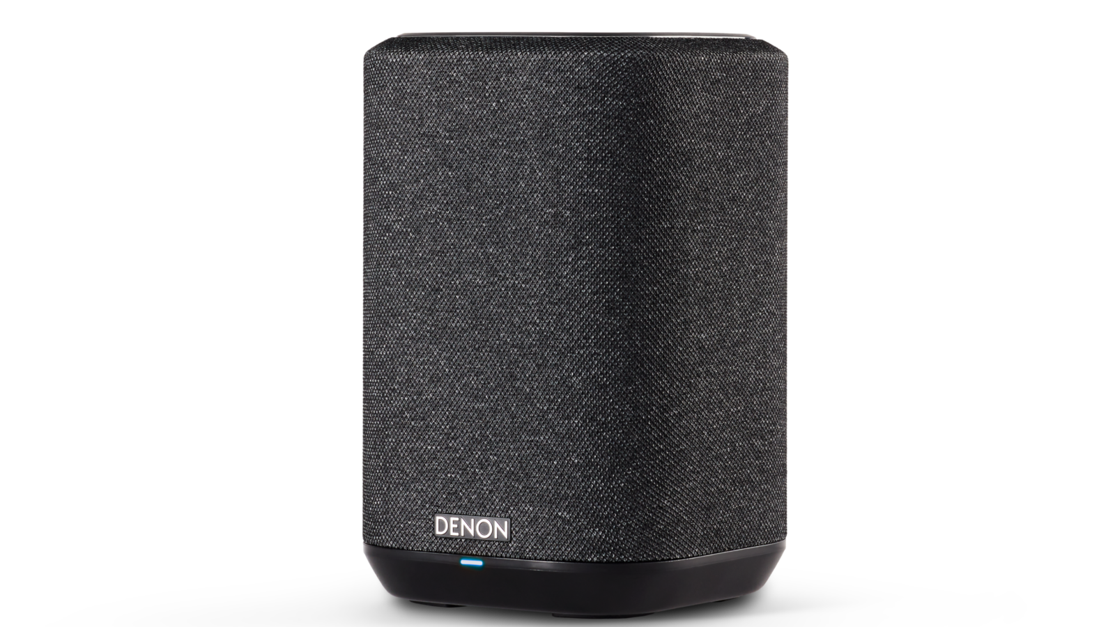 Caixa Wi-Fi Denon Home 150 NV na cor preta, compacta, em formato de bloco com cantos arredondados e revestimento de tecido, com o logotipo Denon na base
