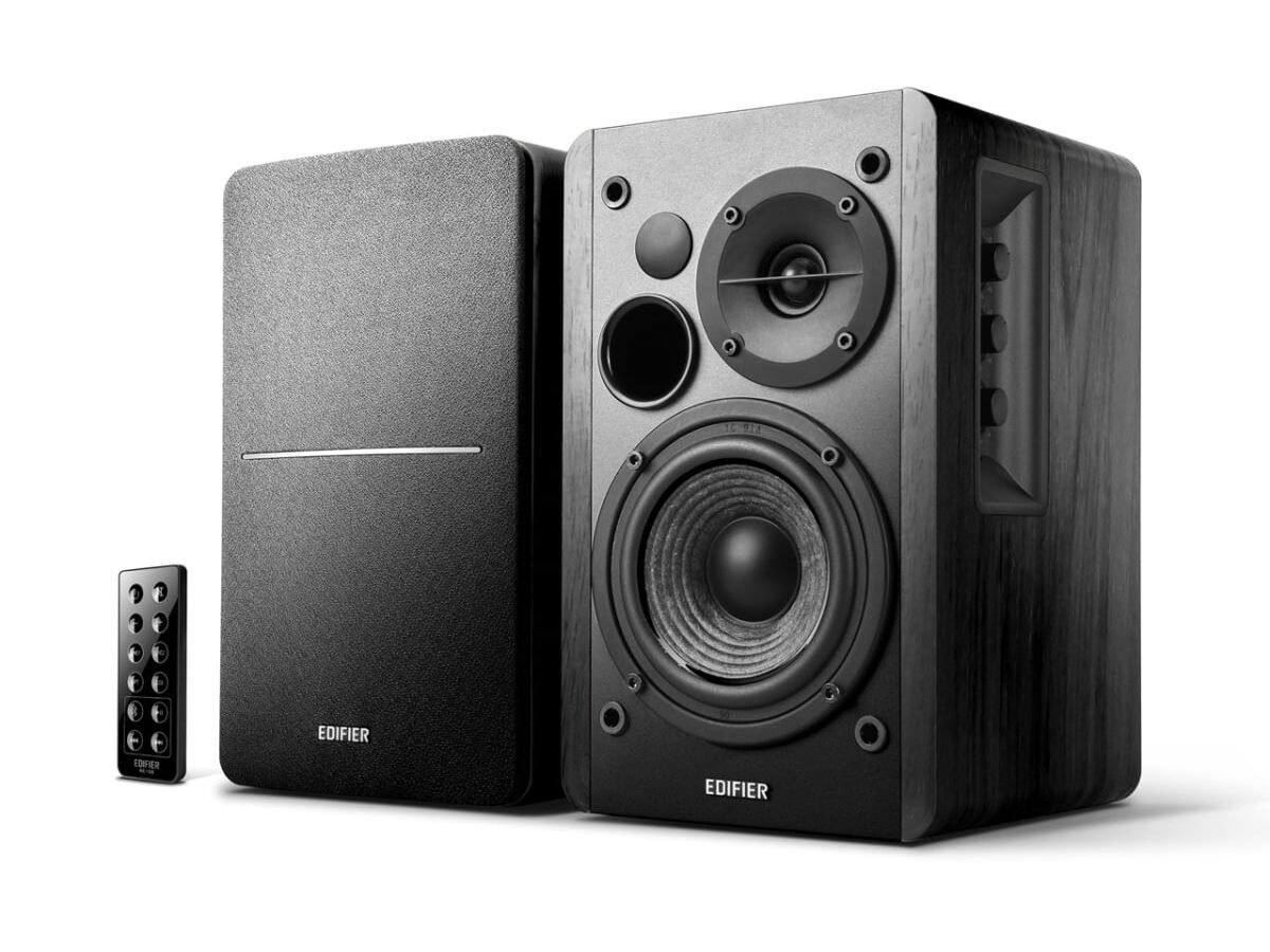 Par de caixas ativas Edifier R1280DB pretas com controle remoto