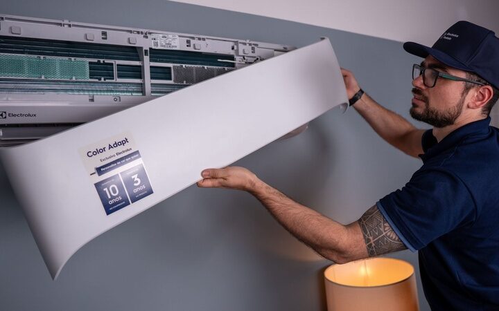 Electrolux liga instaladores de ar-condicionado à fábrica por WhatsApp e 0800; garantia chega a 10 anos no compressor
