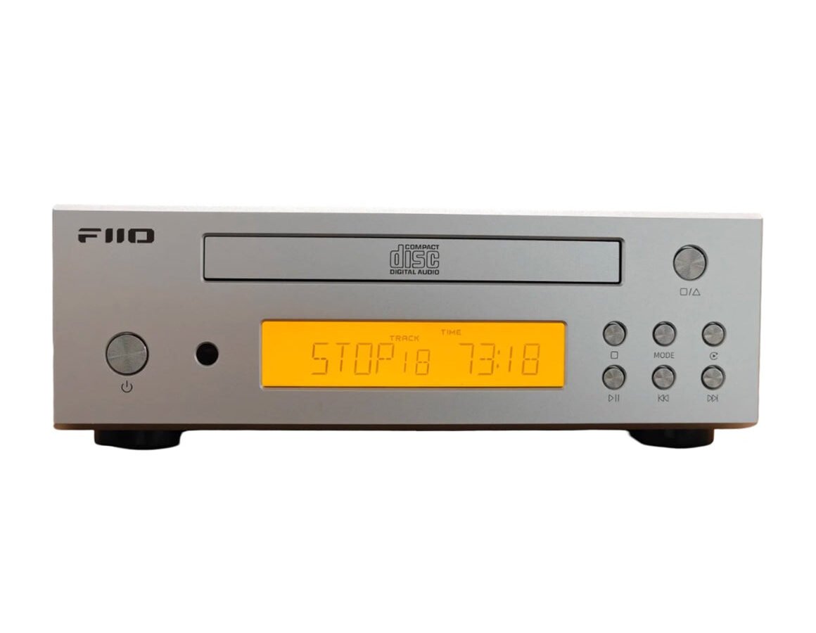 CD player FiiO DP11 prateado com display LCD âmbar e bandeja frontal
