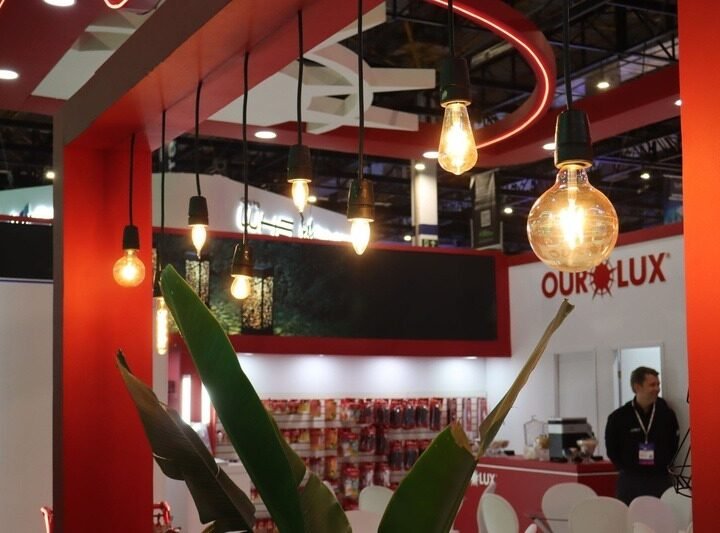Iluminação inteligente: temperatura de cor, lúmens e controle por app antes da compra