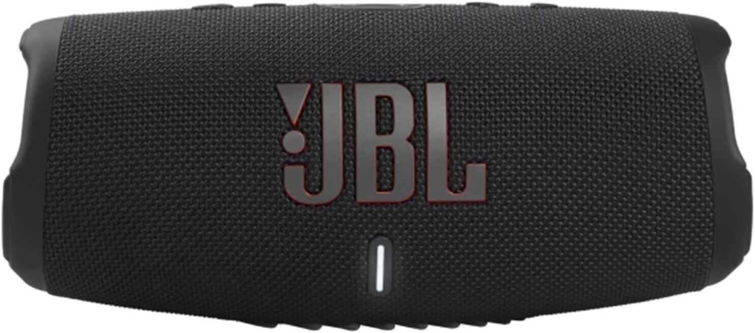 Caixa de som Bluetooth JBL Charge 5 preta vista de frente, com o logotipo da JBL em destaque