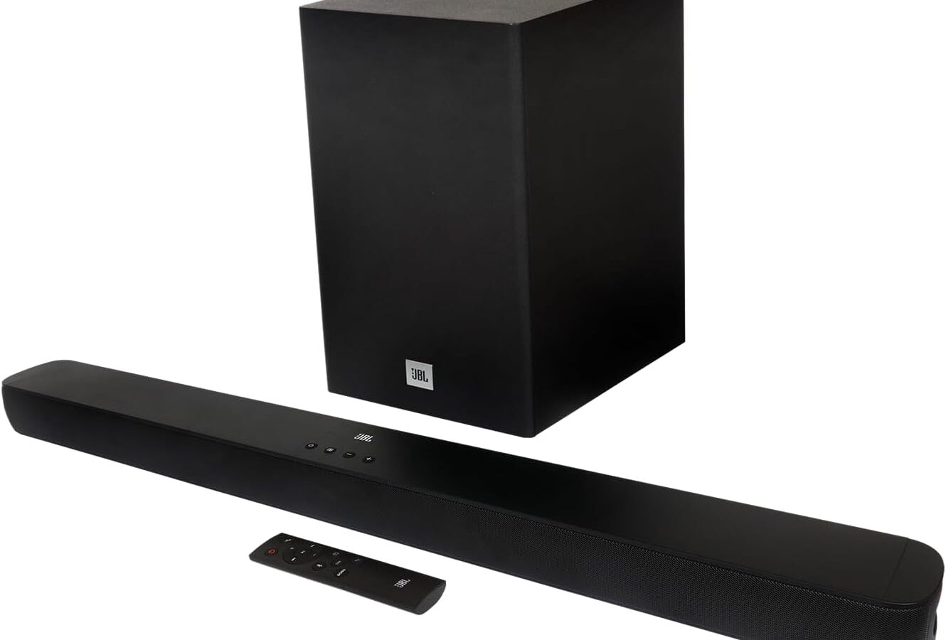 Soundbar JBL Cinema SB180 preta com subwoofer sem fio e controle remoto sobre fundo branco
