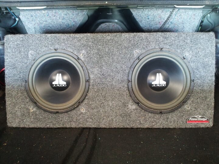 JL Audio: dos kits de caixas na Flórida ao subwoofer W7 e à compra pela Garmin
