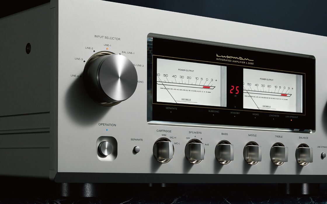 Amplificador integrado Luxman L-509Z com dois medidores VU de ponteiro iluminados no painel frontal