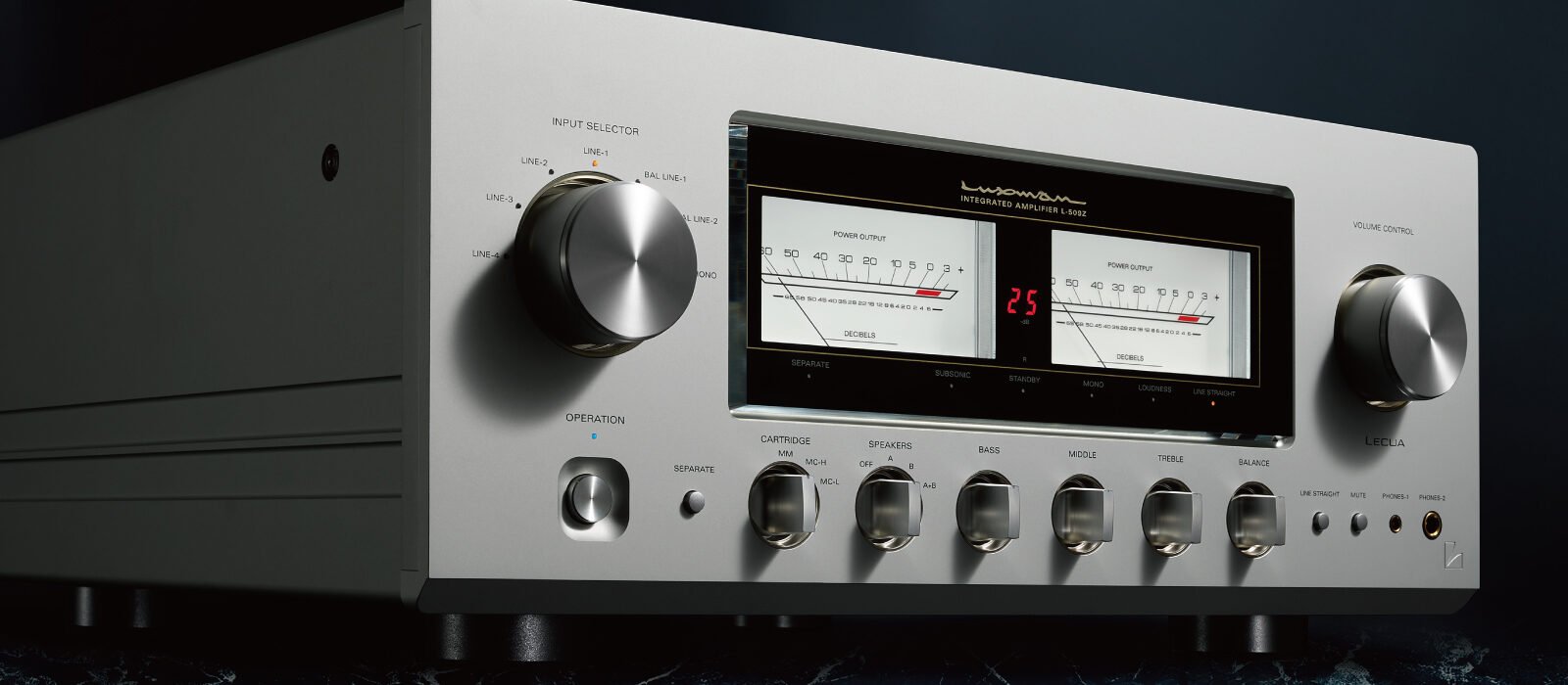 Amplificador integrado Luxman L-509Z com dois medidores VU de ponteiro iluminados no painel frontal