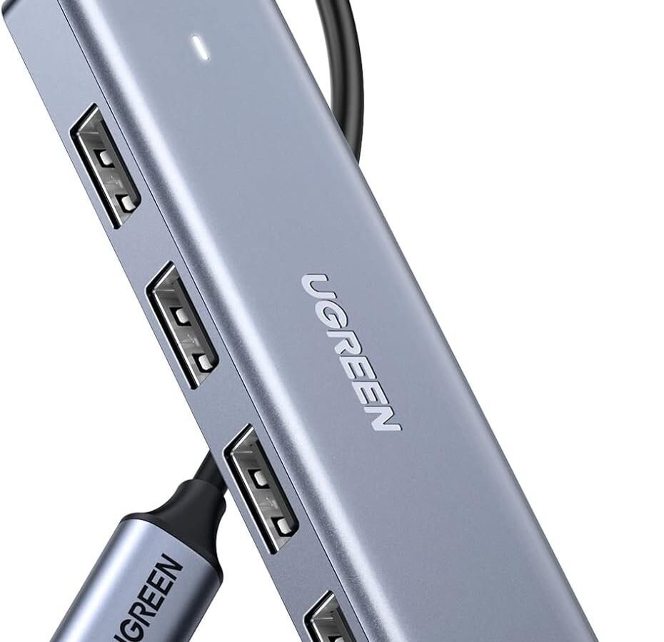 Hub USB-C UGREEN cinza com quatro portas USB-A e cabo USB-C