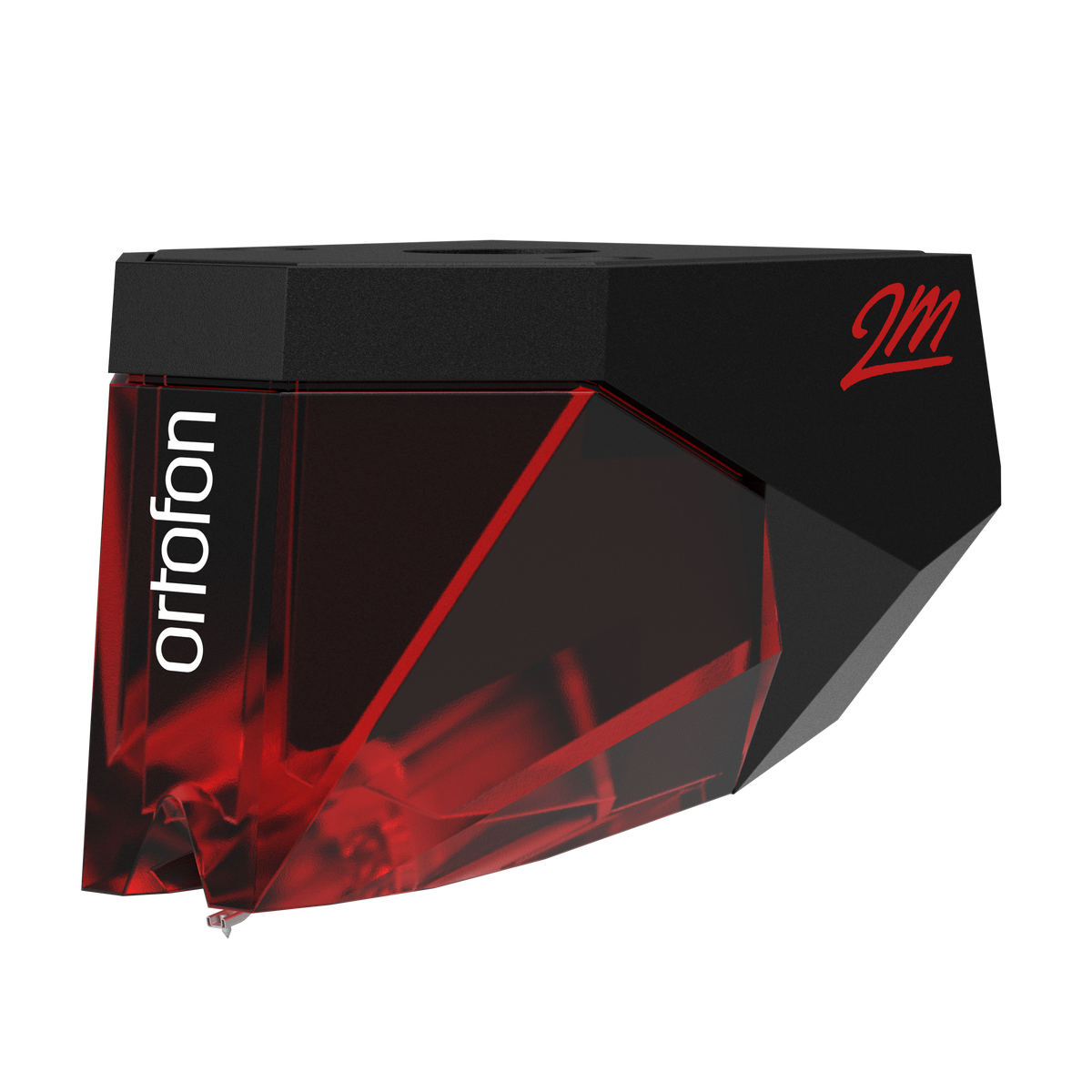Cápsula Ortofon 2M Red, de corpo vermelho, vista em ângulo lateral sobre fundo neutro