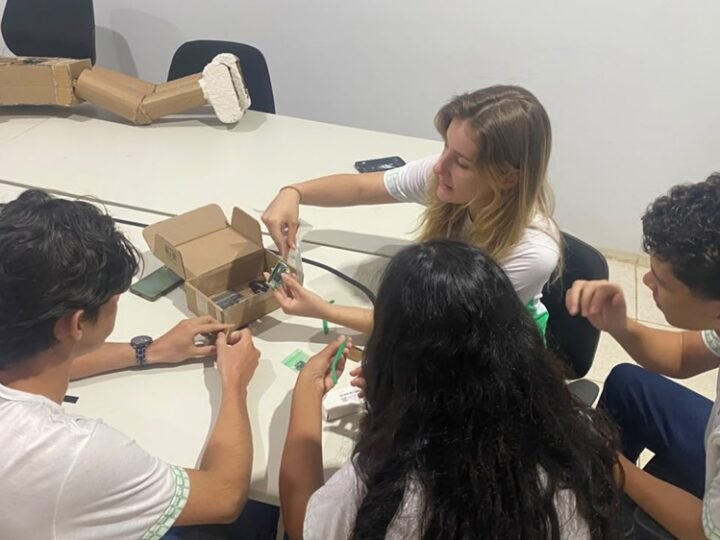 Estudantes de Mato Grosso desenvolvem óculos com câmera, IA e respostas em áudio