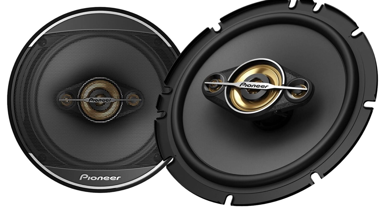 Par de alto-falantes coaxiais Pioneer TS-A1681F de 6,5 polegadas, um com tela e outro sem, mostrando o tweeter e o médio dourados