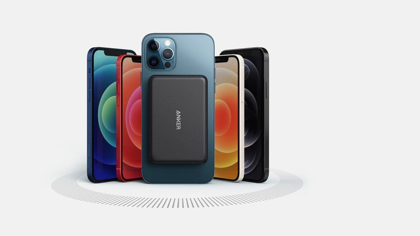 Power bank magnético Anker preto preso na traseira de um iPhone, entre outros celulares
