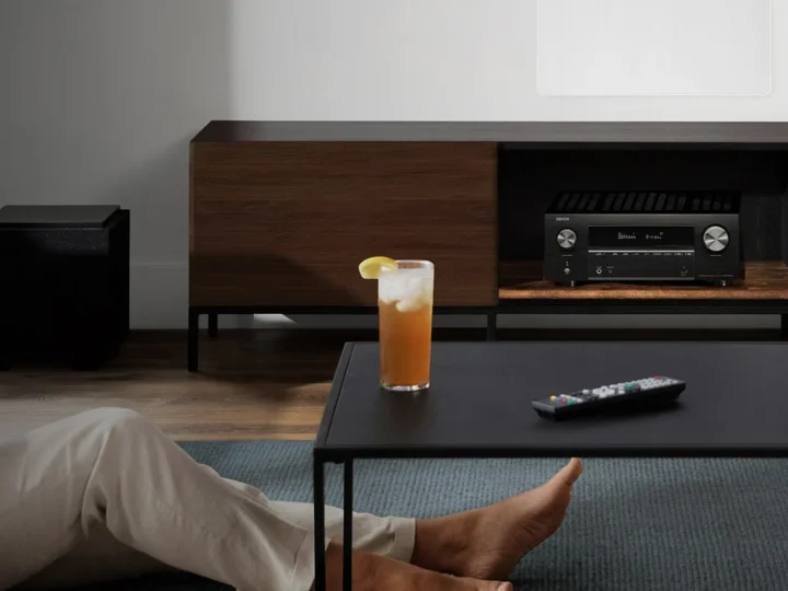 Pré-saídas do receiver AV com amplificador de potência: quando vale e como ligar