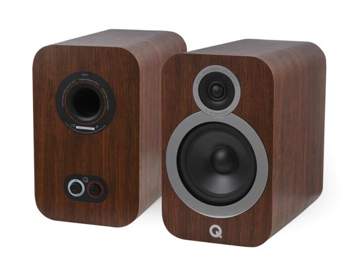 Q Acoustics 3030i vale a pena em 2026? Análise de ficha técnica da bookshelf passiva com woofer de 165 mm