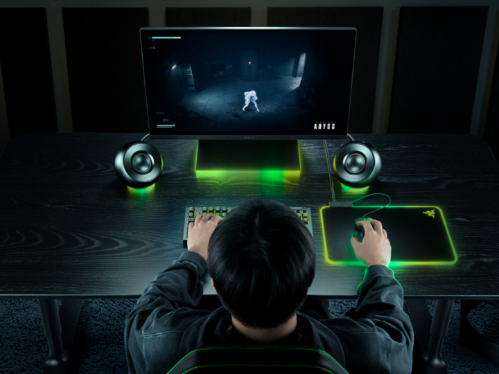 Razer Mako X leva End of Abyss para além da tela com som imersivo e luz que reage ao jogo