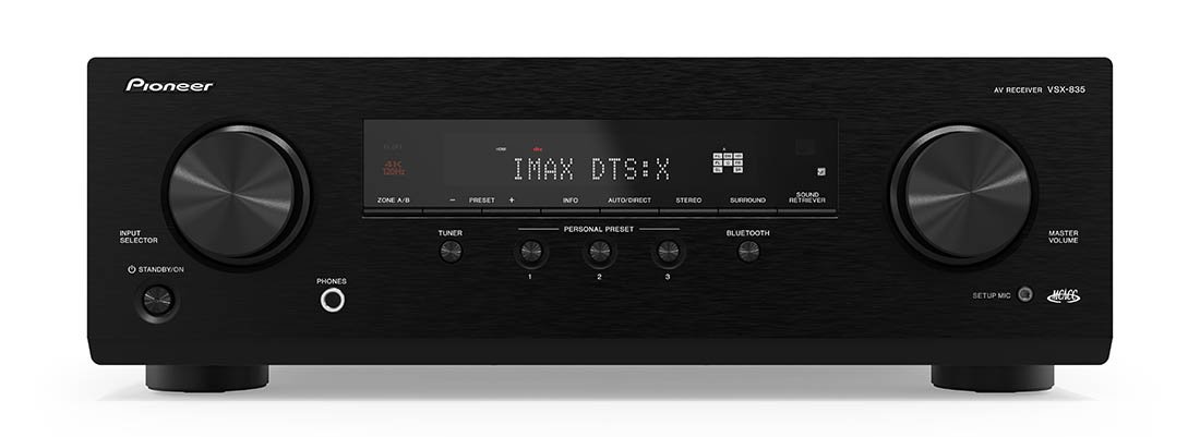 Painel frontal preto do receiver Pioneer VSX-835 com display mostrando IMAX DTS:X e botões de volume e seleção de entrada