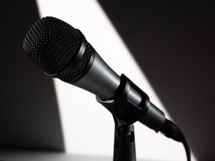 Sennheiser e835 vale a pena em 2026? Análise da ficha técnica do microfone dinâmico vocal