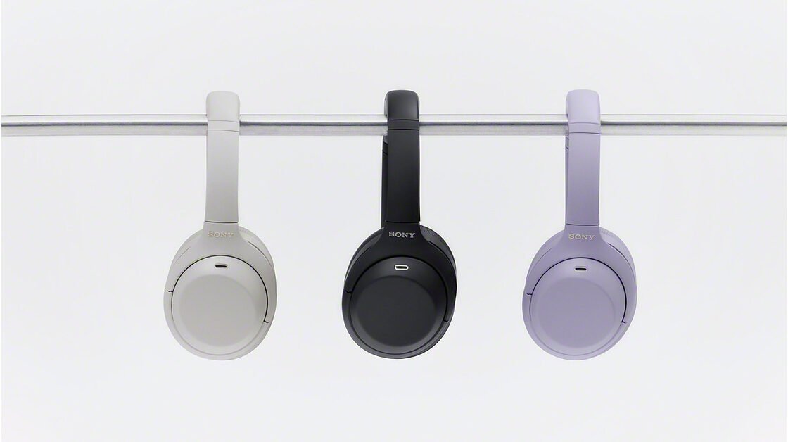 Headphones Sony WH-1000XM4C nas cores preto, prata platina e lavanda, lado a lado