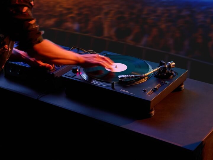 Technics SL-1210MKX: novo topo da linha SL-1200 ganha pitch de ±4% e ±50% e chassi mais pesado