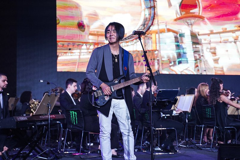 Shota Nakama e a Video Game Orchestra no palco — divulgação oficial da BGS